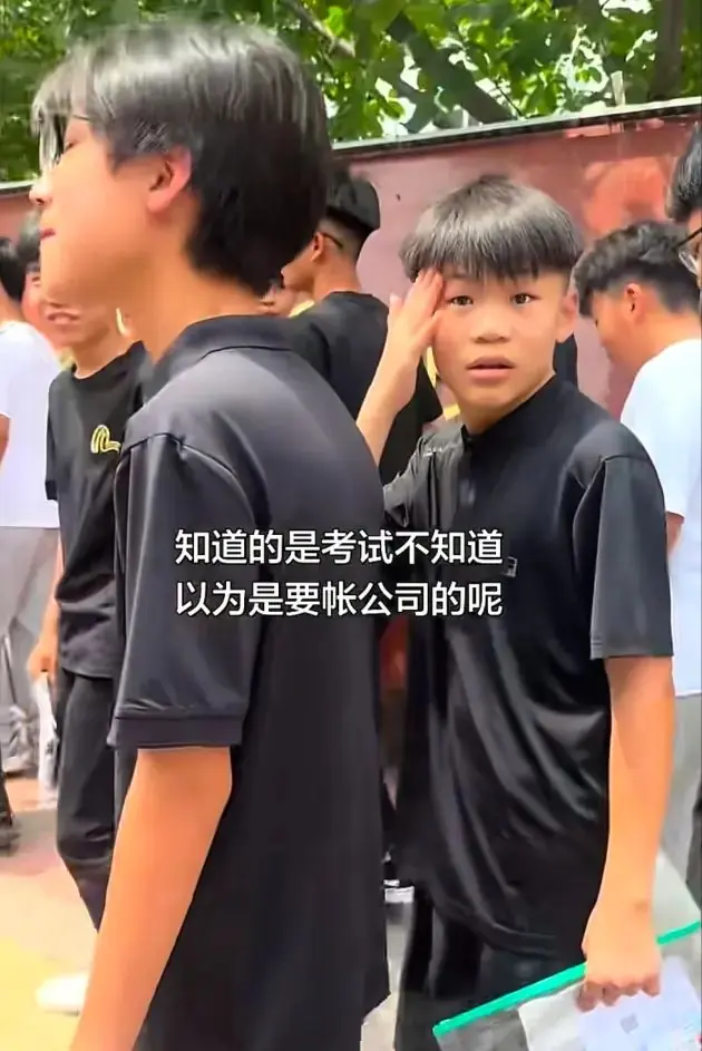 “看发型就知道，没一个能考上的”，考场外一幕，令家长看清现实