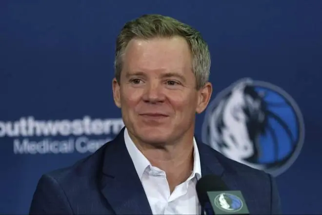 从学生管理员到独行侠主帅,梅靠什么征服NBA