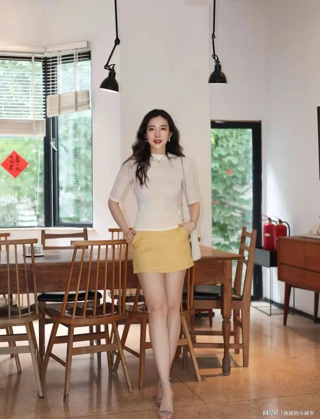 成熟的知性美女:那不是标签,是光阴酿出的香气