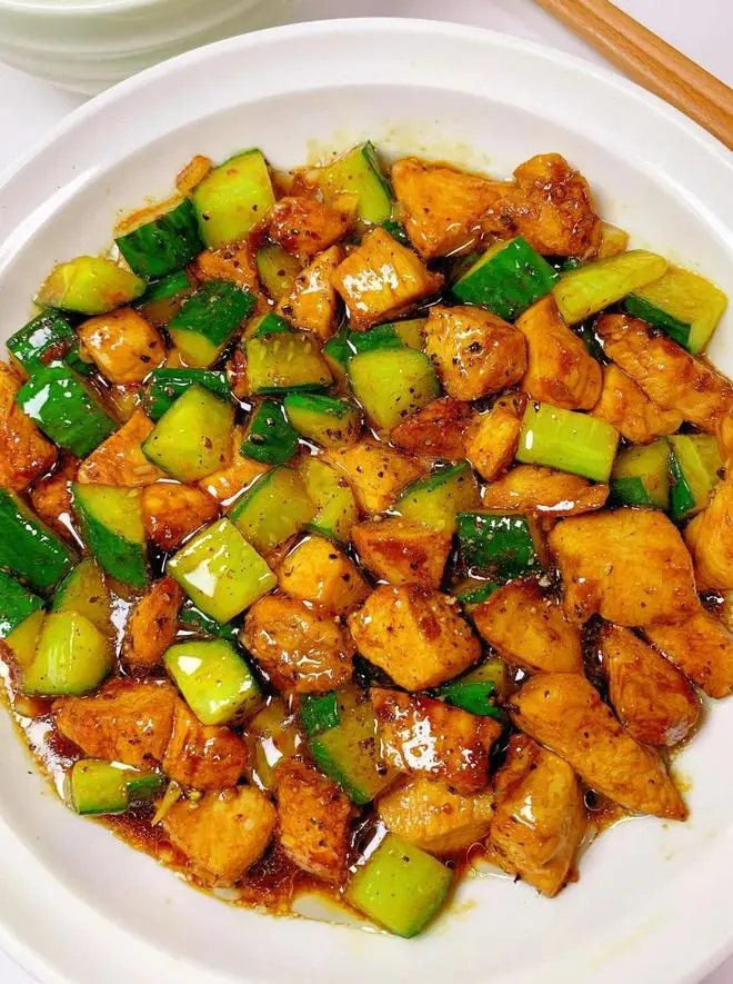 三伏天别舍不得吃，建议：中老年多吃几种高蛋白食物，安稳过苦夏