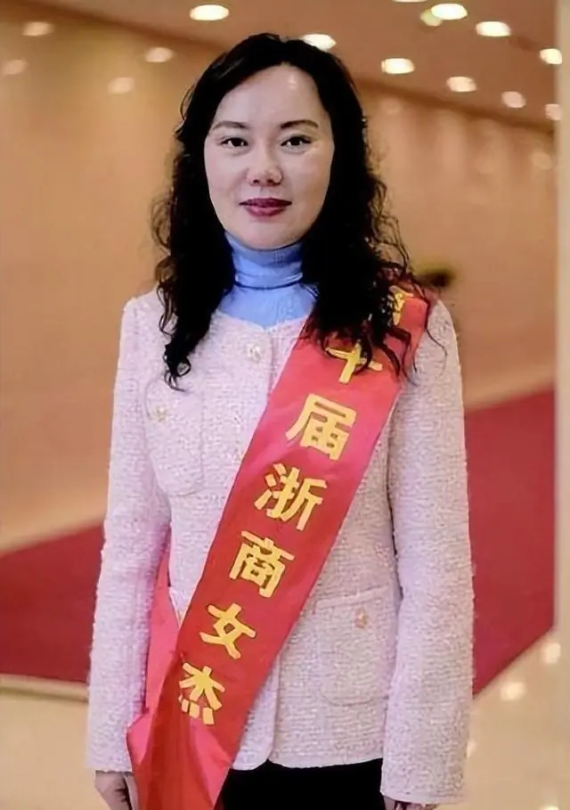 八年狂敛十四亿，名下坐拥二十三套豪宅，杭州富婆朱丽丽的最终下场太解气
