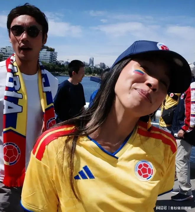 苗侨伟加拿大观世界杯,女儿真空上阵谢婷婷夫妇同场
