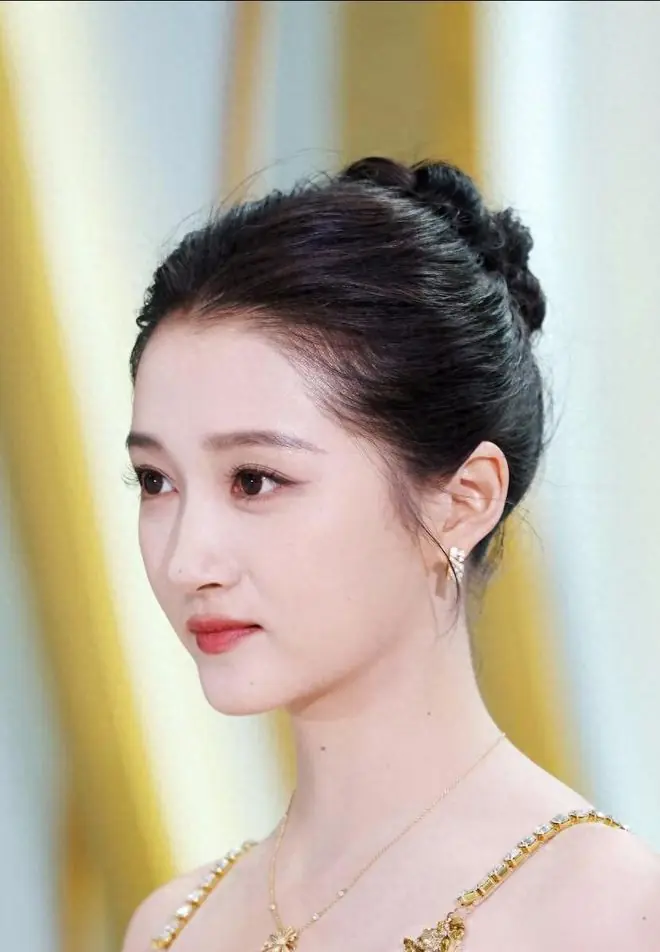 狗仔曝鹿晗关晓彤分手一年多,3个原因无法挽回,男方求复合被拒