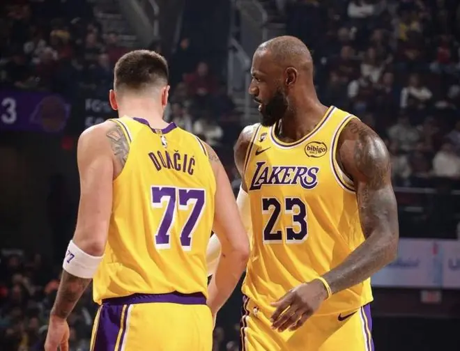 ESPN记者:早在东契奇续约时,湖人就承诺要放弃詹姆斯的合同