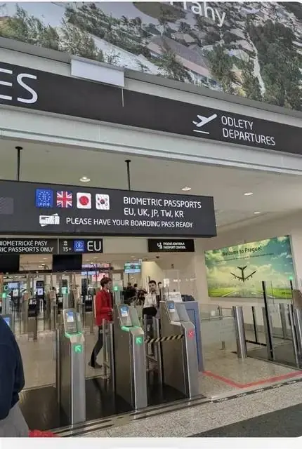 宁可抹掉所有国旗,也不肯承认台湾是中国的一部分?布拉格戏真多
