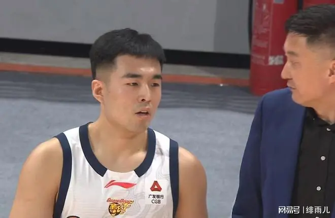 确认签约!北京男篮抢下广东最强防守核心,这可是宏远三冠王牌!