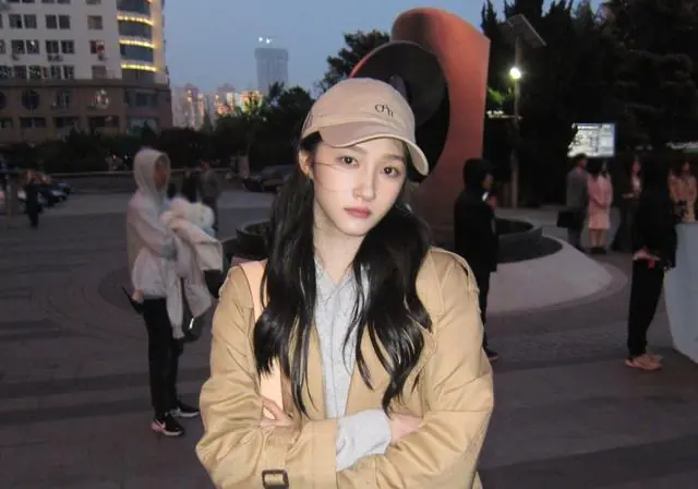 关晓彤1天传2个喜讯，鹿晗女友标签彻底撕下，原来张艺谋没说谎